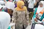 gubernur-khofifah-melepas-CJH-Tulungagung-ke-tanah-suci.jpg