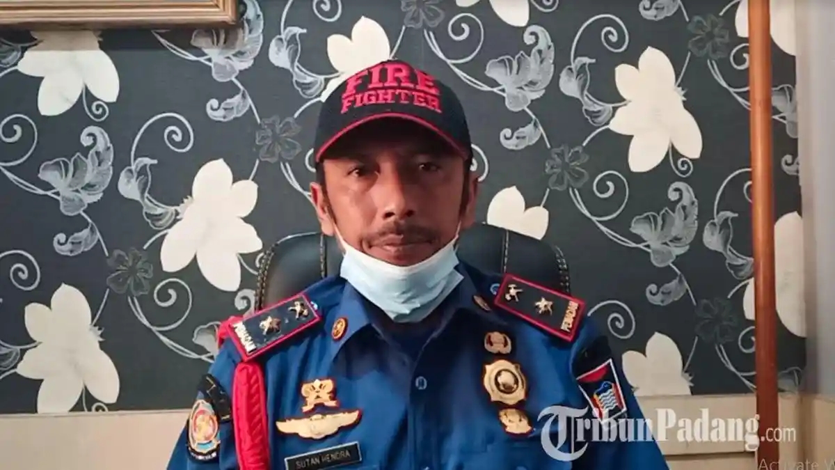 Damkar Padang Imbau Waspada Saat Bermain Kembang Api dan Mercon, Berpotensi Menimbulkan Kebakaran 