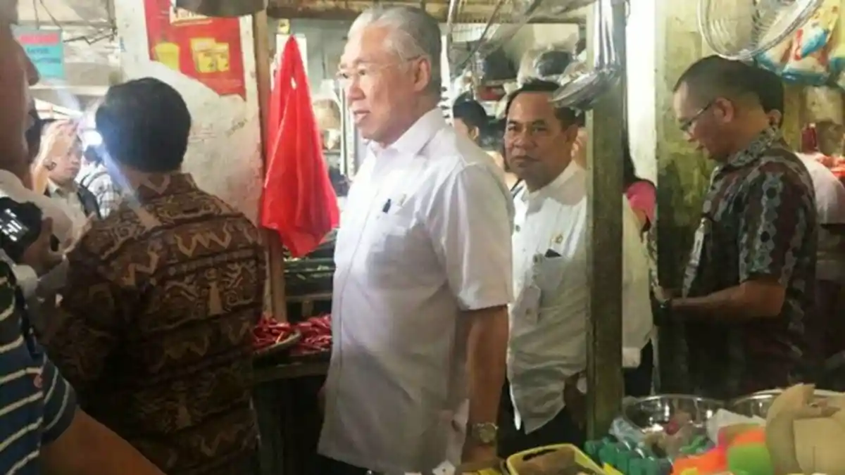 Blusukan ke Pasar, Mendag: Harga Daging Belum Turun