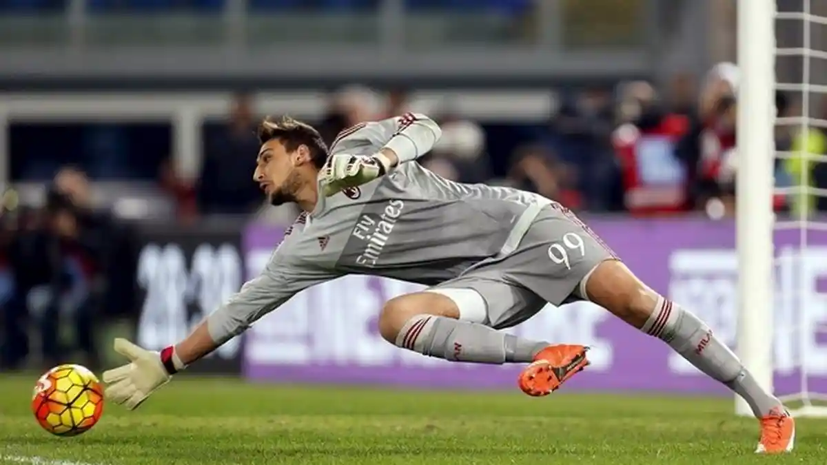 Bos AC Milan Ingin Pertahankan Donnarumma sampai 20 Tahun Mendatang