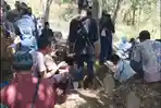 pemakaman-korban-laka-tol-cipali.jpg