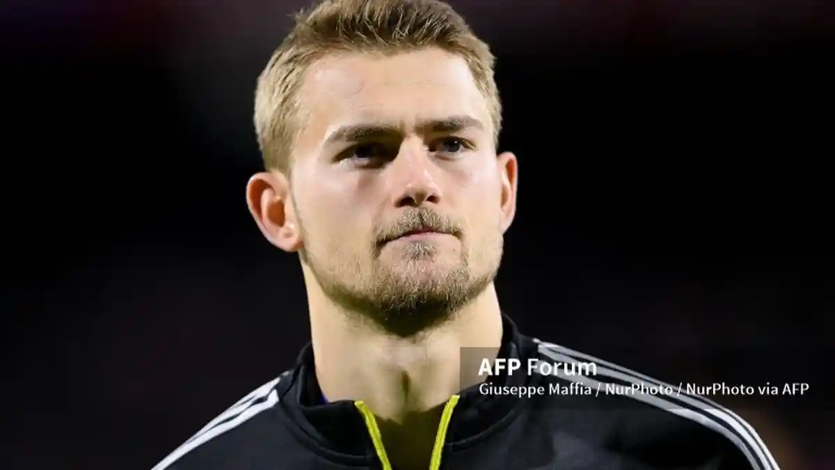Tikung Chelsea, Bayern Munchen Full Senyum, Matthijs De Ligt Berlabuh