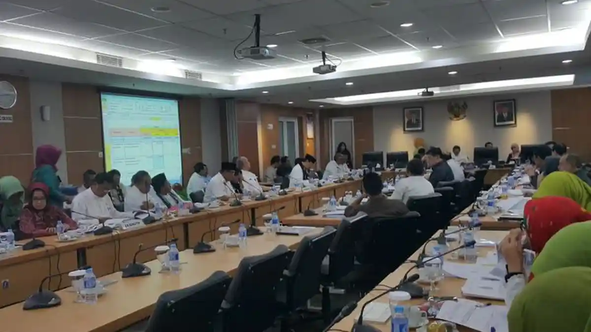 DPRD DKI Minta Tunjangan Sewa Mobil Sekelas Sedan Mercy, Rp 21 Juta Per Bulan