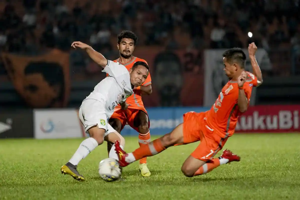 Persebaya Sukses Curi Poin di Kandang Borneo FC, Djanur Soroti Penyelesaian Akhir Pemainnya