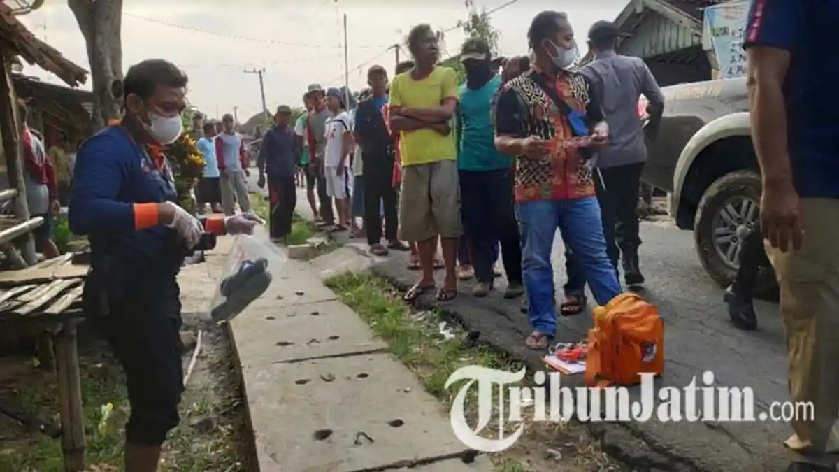 BREAKING NEWS - Pria di Tuban Bacok Temannya di Jalan hingga Tewas