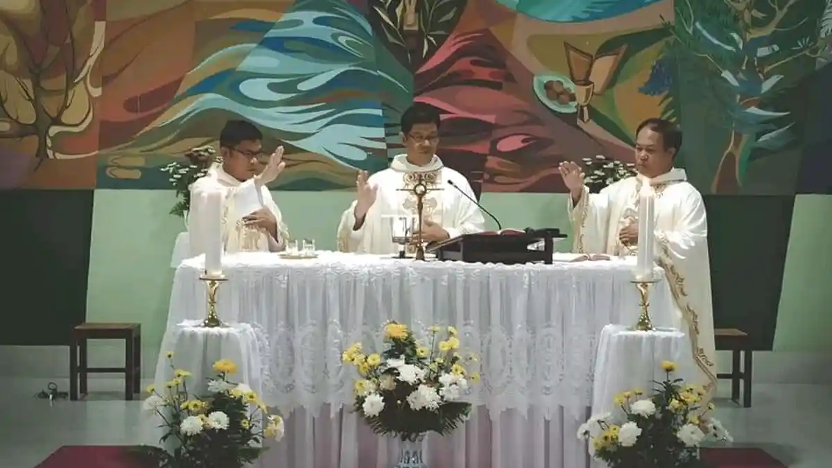 Empat Pastor Rayakan HUT Imamat ke-25 Dengan Misa Online, Ini Kisah Unik Tiga Dari Mereka
