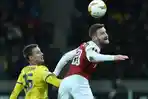 bek-arsenal-shkodran-mustafi-duel-udara-dengan-pemain-bate-borisov.jpg