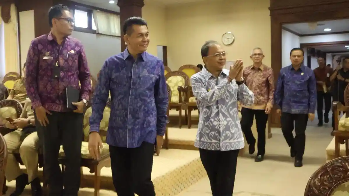 DPRD Bali Dengarkan Jawaban Gubernur Bali Terkait Raperda Pungutan Wisman