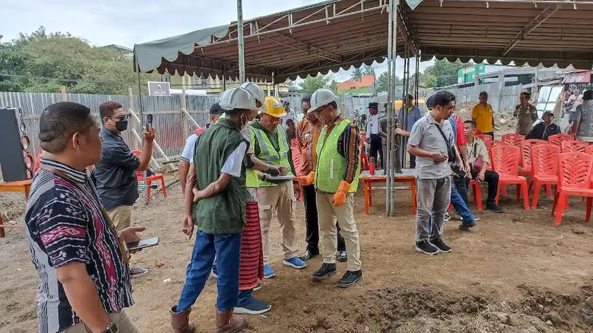 Kawasan Simpang Lima Anton EngaTifaona di Wangatoa Lembata Mulai Dikerjakan