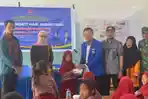 Himpunan-Nelayan-Seluruh-Indonesia-Konawe-Utara-bagikan-makan-gratis-ke-Siswa-SD-di-Sawa.jpg