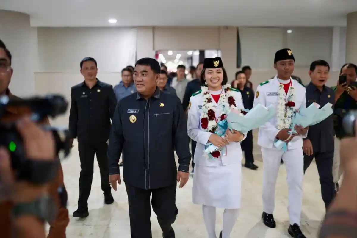 Kenangan Tak Terlupakan Bianca Lantang: Serahkan Baki Bendera Merah Putih Langsung kepada Presiden