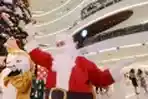 Parade Santa Claus and Friends di Mal Senayan City
