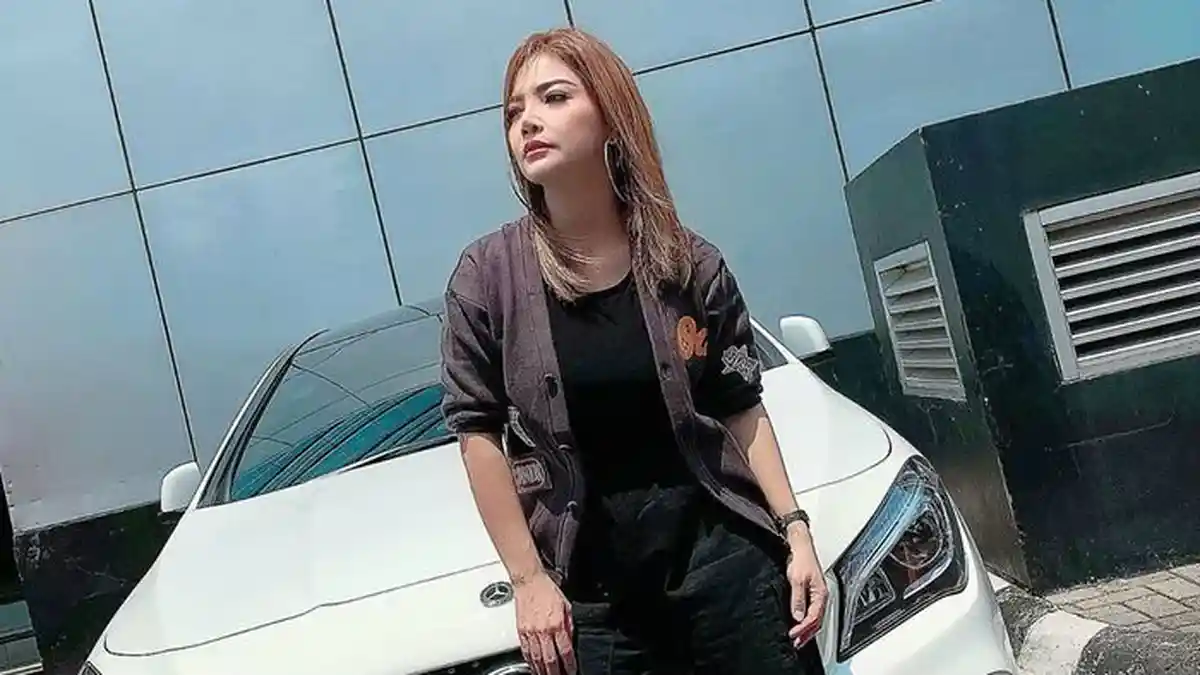 Meski Nama Penyanyi Dangdut Berstatus Janda Ini tak Sangat Terkenal, tapi Rumahnya Mewah kali