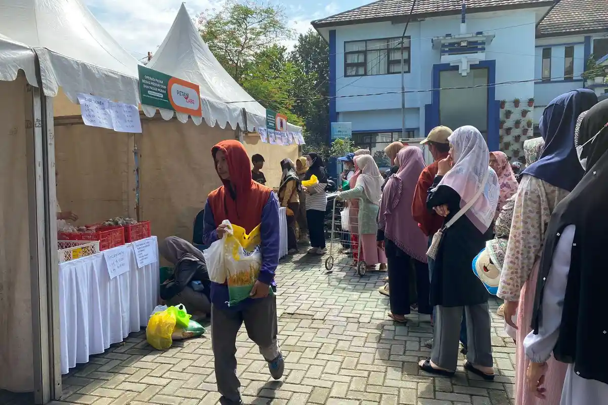 Operasi Pasar Beras Murah di Rancasari, Dibuka Pukul 08.00, Emak-emak Sudah Antre Pukul 06.00 WIB