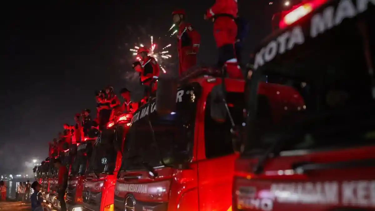 Atraksi Water Dance Meriahkan Malam Pergantian Tahun di Anjungan Pantai Losari