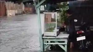 Situasi-Jalan-Bhakti-Kisaran-mulai-digenangi-air-banjir.jpg