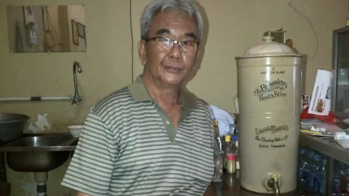 Warkop Berusia Tua Masih Gunakan Peralatan Peninggalan Kakek Buyut