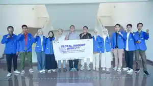 20260412-UMP-Purwokerto-melepas-9-mahasiswa-untuk-program-internasional-di-Malaysia.jpg