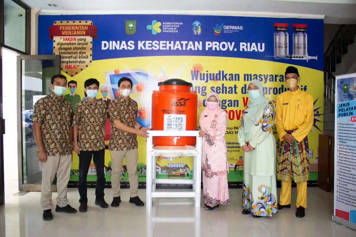 ASSA Rent Peduli Covid-19, Serahkan Bantuan Wastafel Portable ke Dinkes Riau