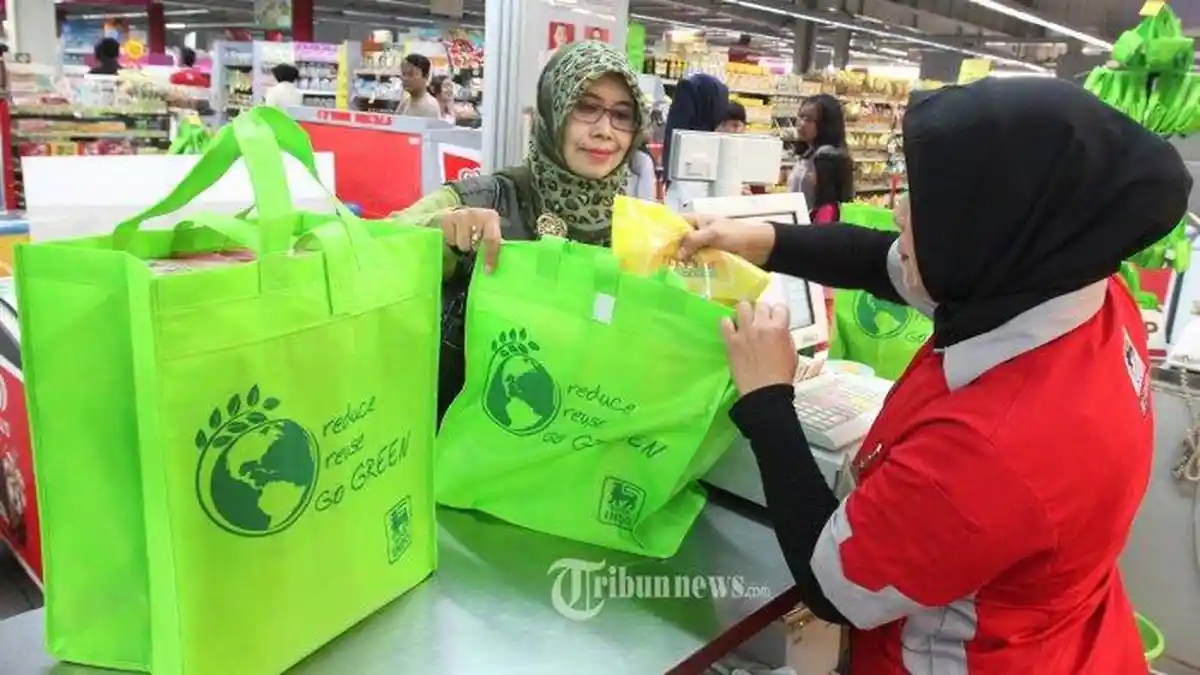 DLH Sukoharjo Apresiasi Kebijakan Plastik Berbayar di Perbelanjaan Ritel