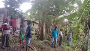 TINJAU-Kepala-Desa-Kiuola-Primus-Rusae-bersama-perangkat-desa.jpg