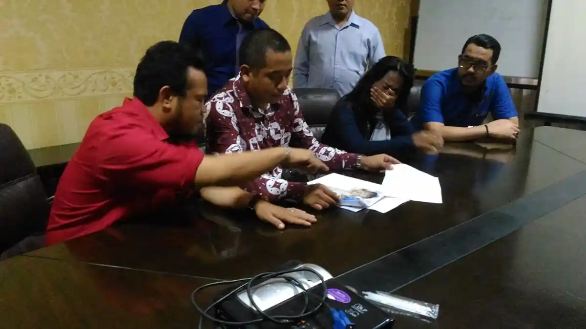 Menangis Tersedu-sedu, Warga Antapani Adukan Kematian Suaminya