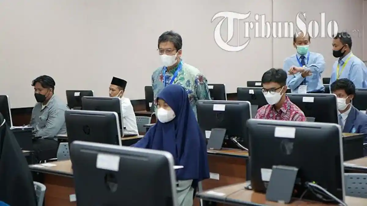 Hari Pertama UTBK 2022 di Kampus UNS Solo, Rektor : Total Ada 980 Peserta, Tapi 54 Orang Tidak Hadir