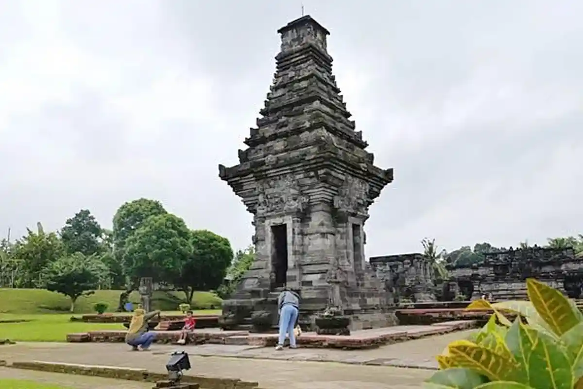 Candi Penataran di Blitar, Masih Menjadi Tempat Wisata Favorit Pada Momen Libur Lebaran 2025