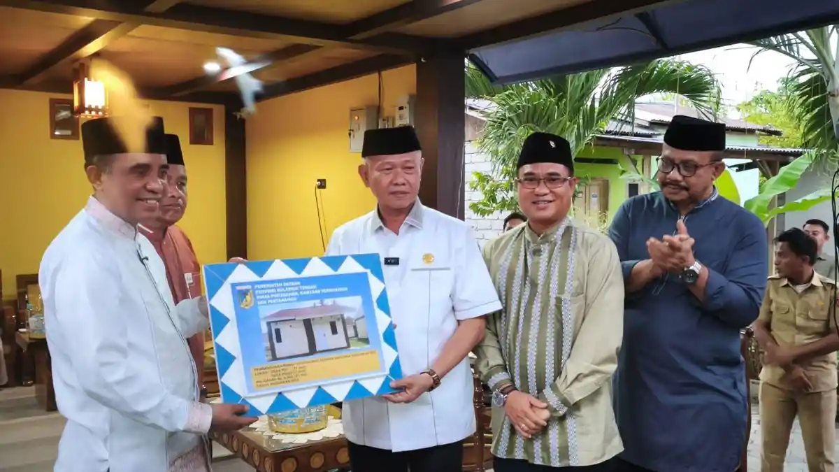 Pemprov Sulteng Buka Puasa Bersama di Sigi, Serahkan 48 Unit Rumah dan Bantuan Rp27 Miliar