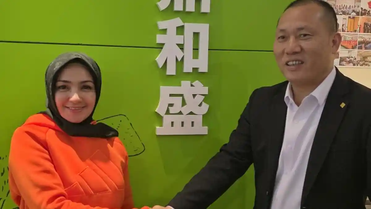 Riezka Rahmatiana Jalin Kerja Sama dengan Perusahaan Catering di China