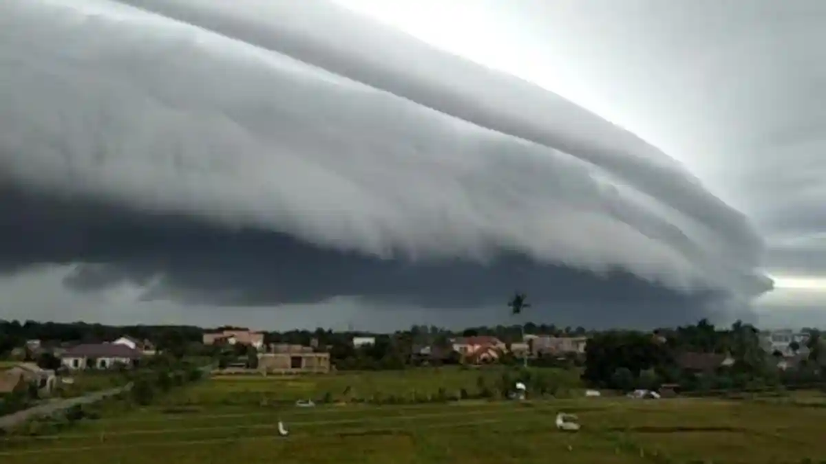 Penampakan Awan Raksasa Menyelimuti Langit Aceh, Suasana Sempat Gelap