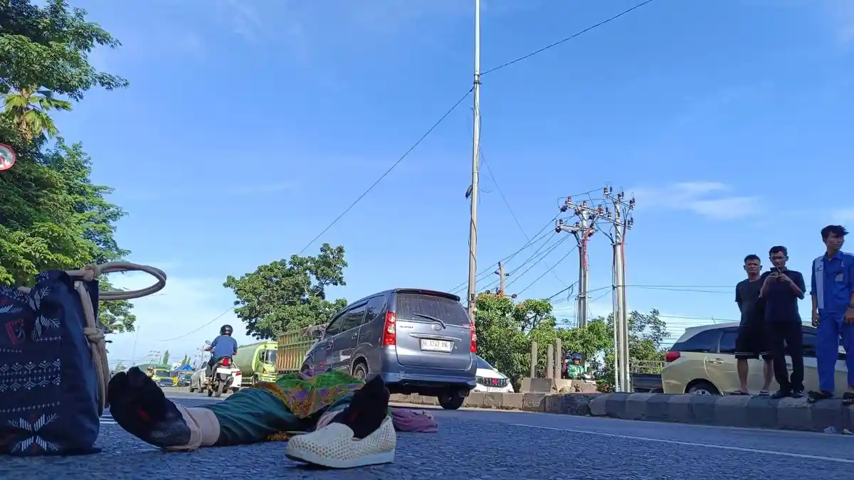 Breaking News Wanita Lansia Tewas Kecelakaan Tertabrak Mobil di Bandar Lampung