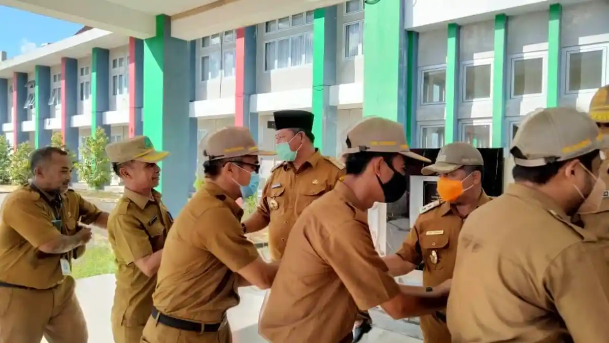 Pemkab Anambas Gelar Apel Gabungan Perdana, Bupati Ingatkan Pegawai Tertib Administrasi