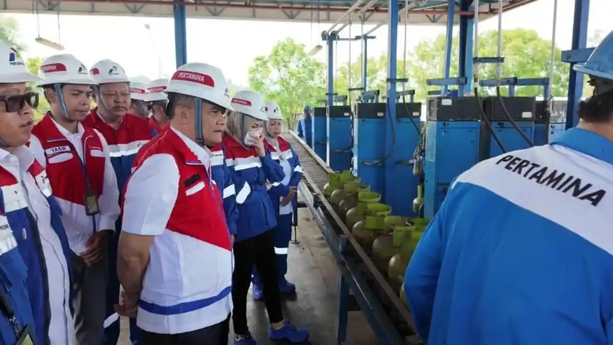 Sidak ke Karanganyar, Gubernur Jateng Ahmad Luthfi Himbau Masyarakat Gunakan LPG secara Bijak