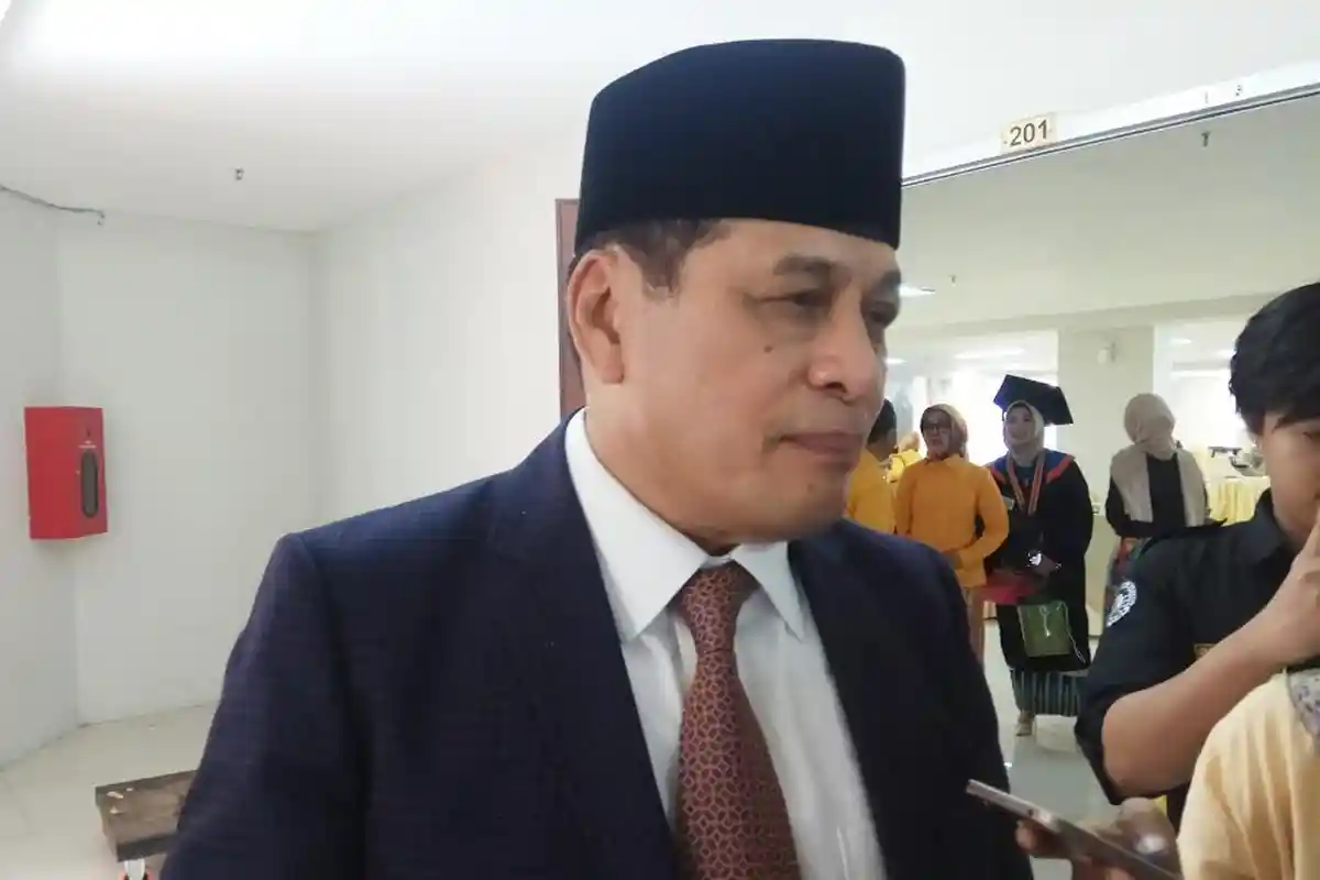 Nurdin Halid Janji Beri Beasiswa S2 kepada 10 Wisudwan Terbaik UNM