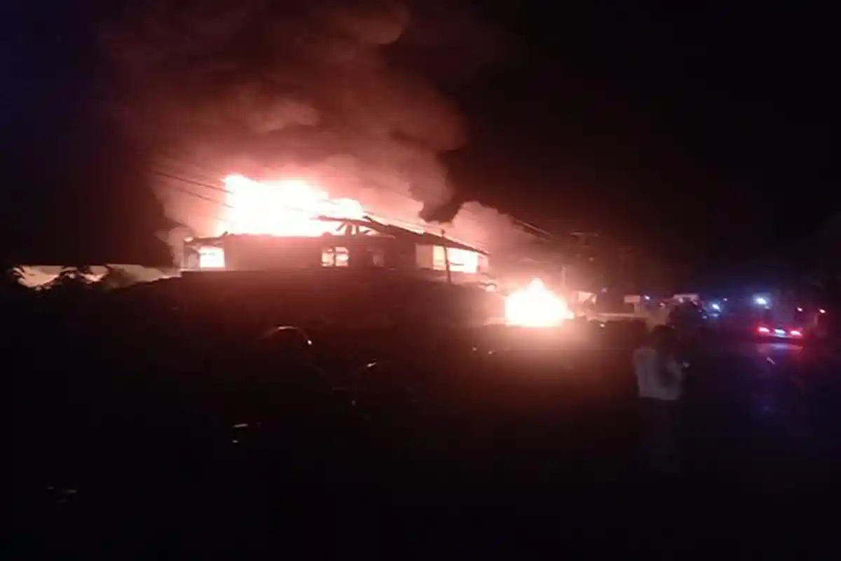 Terdengar Ledakan Sebelum Rumah Warga Sintang Terbakar