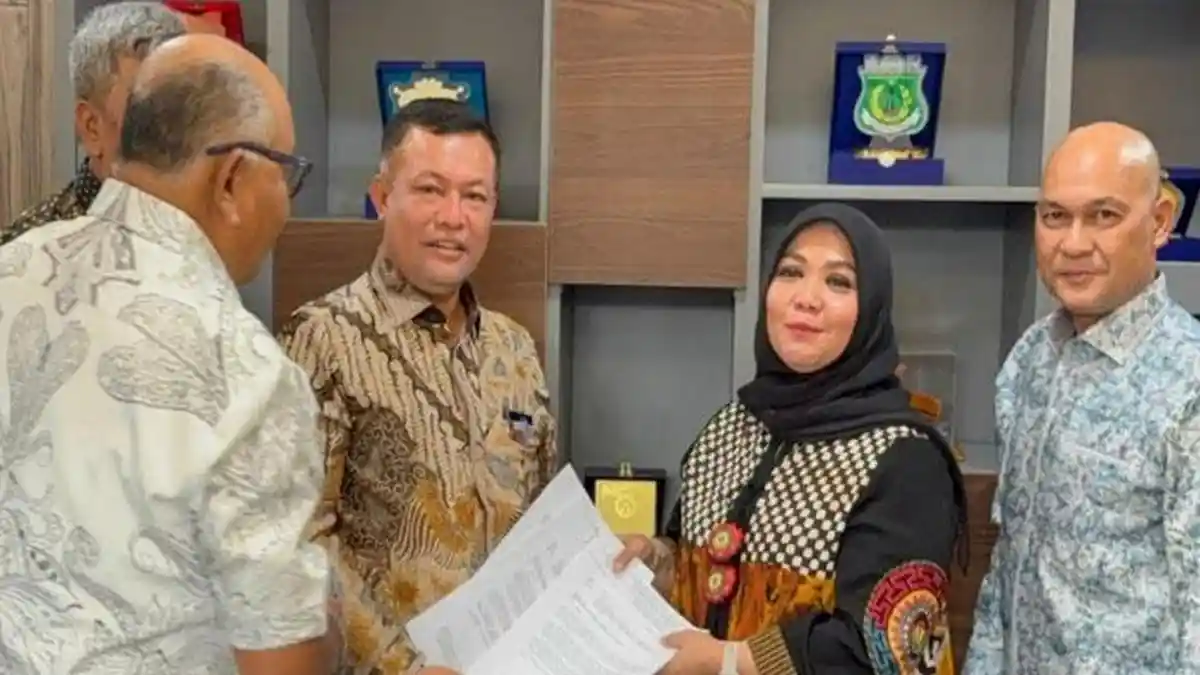 Bupati Ayah Wa Ajukan Bantuan Jadup untuk 63.718 KK Penyintas Banjir ke Kemensos - Serambinews.com