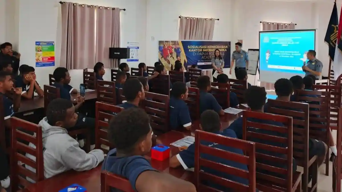 Imigrasi Kelas II TPI Mimika Sosialiasi Keimigrasian kepada Siswa PFA di MSC