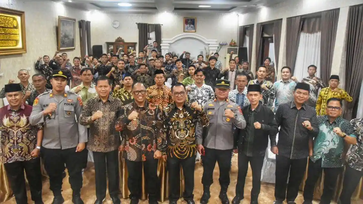 PJ Bupati Sarolangun Lepas Kontingen Gubernur Cup 2025: Saya Menaruh Harapan Besar