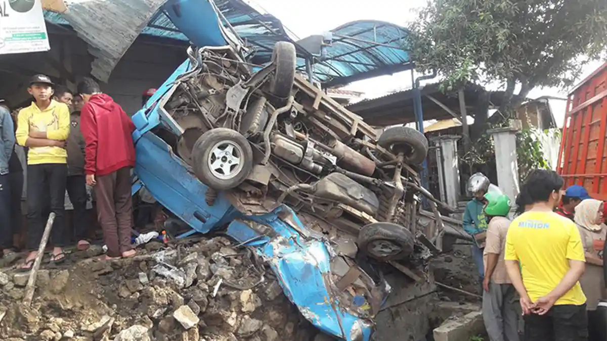 Cerita Kernet Truk Selamat dari Kecelakaan di Ngamprah KBB, Loncat dari Mobil