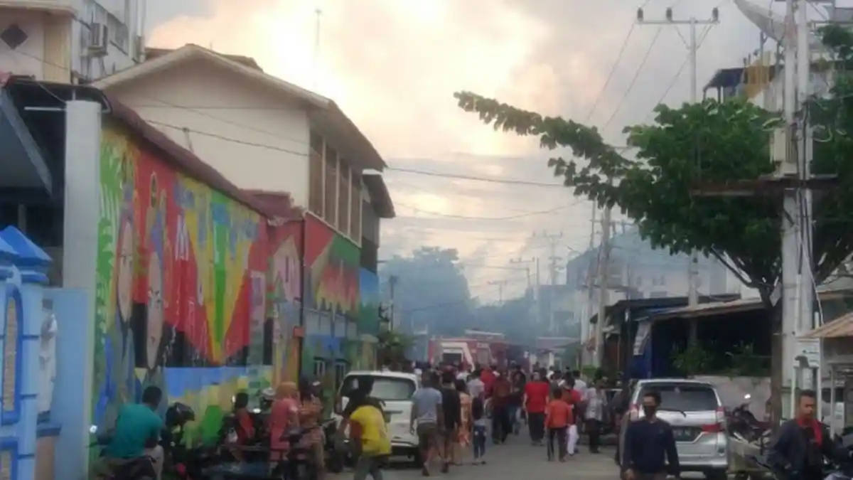 BREAKING NEWS - Bangunan Bekas Gudang di Gampong Mulia Terbakar