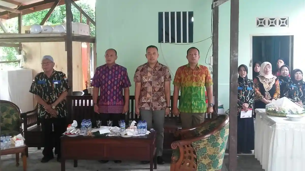 Hadiri Reuni Purnawirawan Brimob, Anggota Polda Kaltim Beri Cinderamata dan Terima Masukan Senior