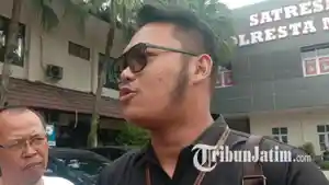 Koordinator-LBH-Surabaya-Pos-Malang-Daniel-Alexander-Siagian-saat-ditemui-di-Polresta-Malang-Kota.jpg