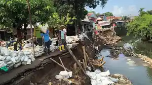 20260517-_-Goyong-Royong-Warga-Cegah-Longsor-Sungai-Silandak-Semarang.jpg