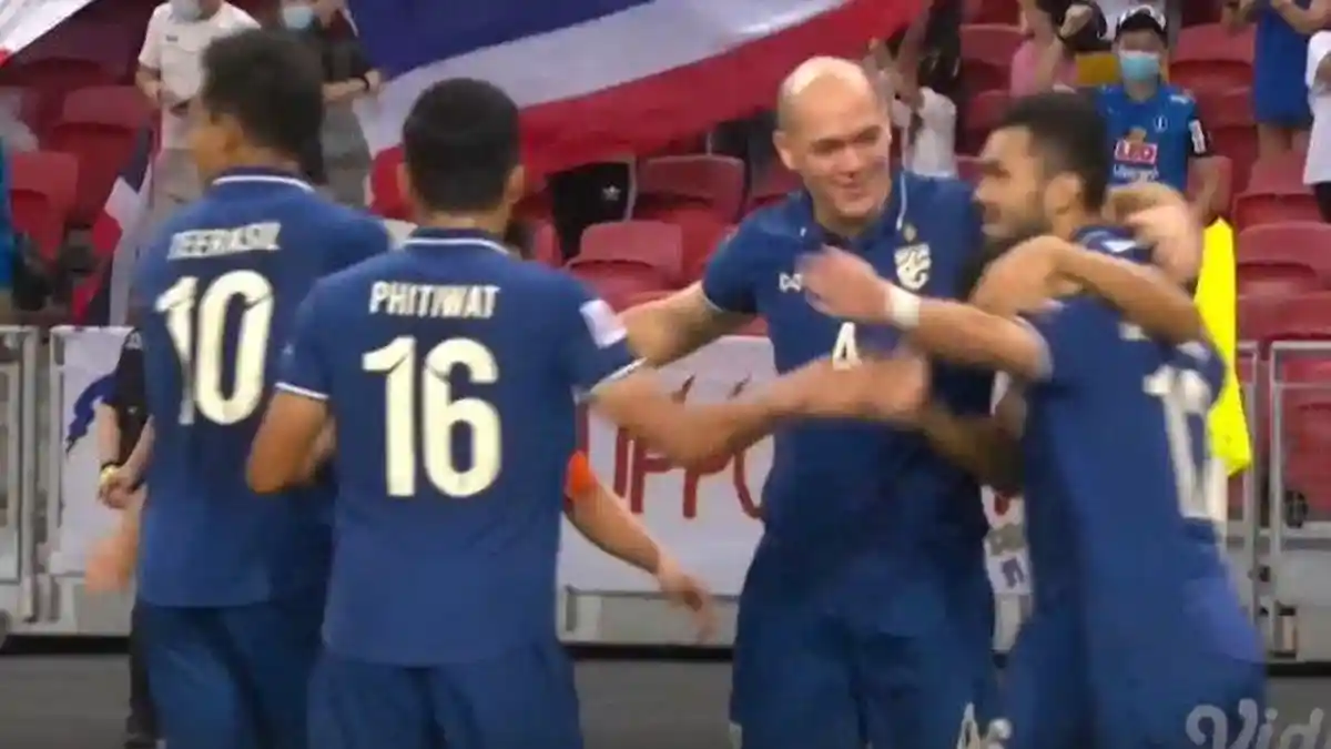 Hasil Thailand vs Vietnam : Babak Pertama, Tim Negeri Gajah Putih Ungguli Prajurit Bintang Emas
