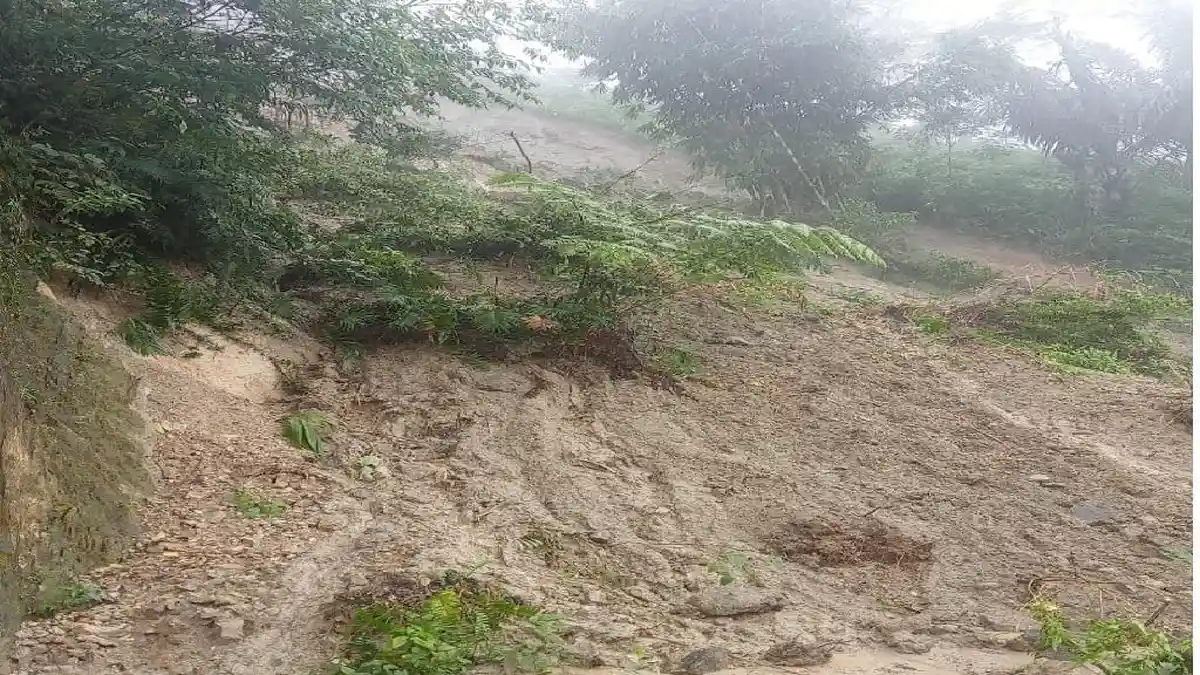 Akses Jalan Dusun Detupau, Ende Putus Total Akibat Longsor, Warga Terisolir dan Aktivitas Lumpuh