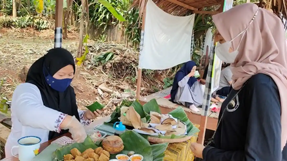 Wisata Kuliner Sambil Nikmati Hamparan Sawah di Ubud Brayo Batang