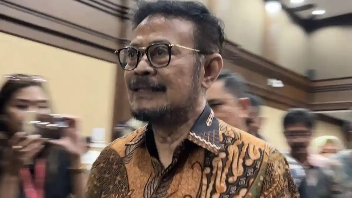 SYL Terisak Saat Membaca Pledoi, Singgung Pengkhianatan Anak Buah