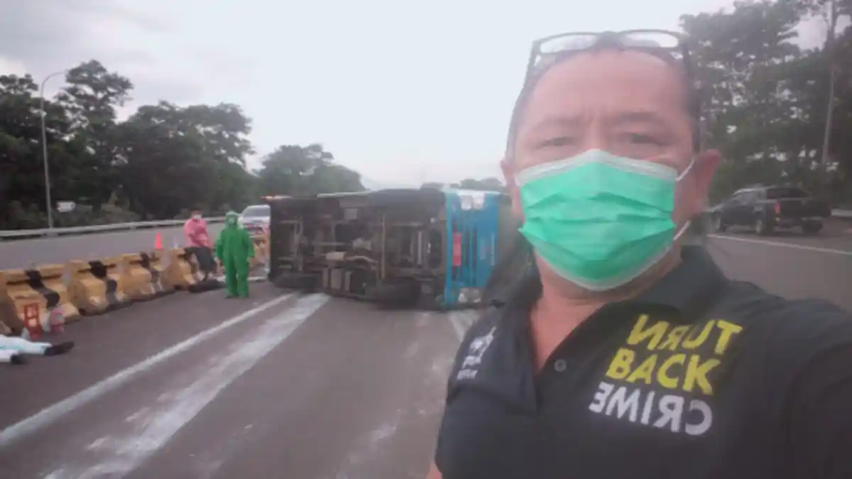Bus Pengangkut Pasien Covid-19 Terguling di Tol Jagorawi, Korban Dibawa ke RSUD Kota Bogor