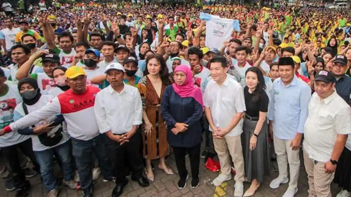 Cagub Jatim Khofifah dan Cabup Sidoarjo Subandi Sapa Ribuan Buruh PT Integra Indocabinet